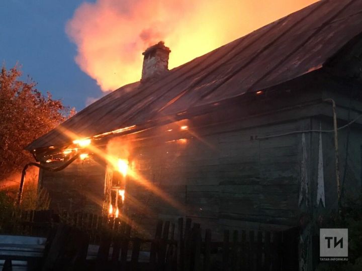 Двое мужчин погибли в ночном пожаре в Татарстане