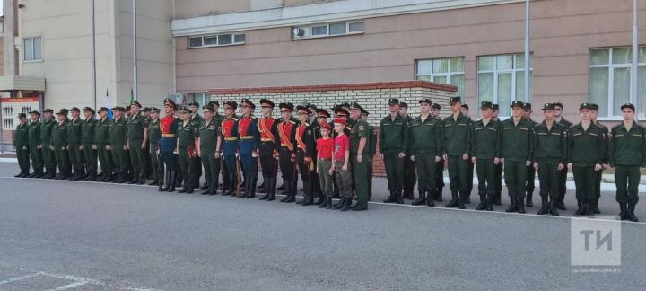 15 татарстанских призывников уехали служить в Преображенский полк