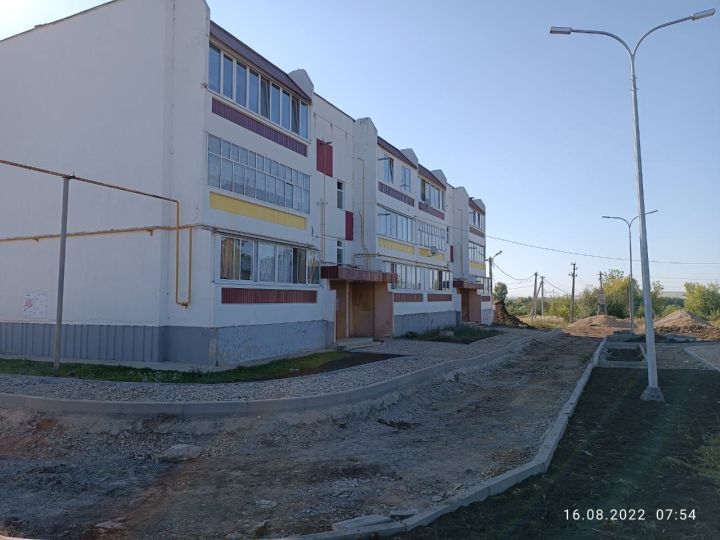 Территория двух домов села Поручиково обустраивается по программе «Наш двор»