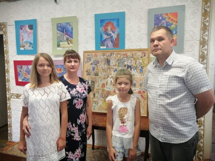 Дочь олимпийского чемпиона подарила Заинскому краеведческому музею картину