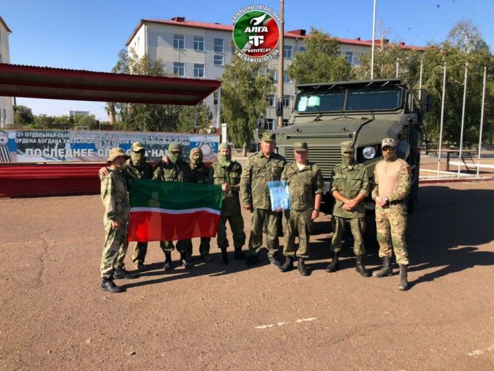 Татарстанскому батальону «Алга» вручили первый образец бронеавтомобиля «Ахмат»