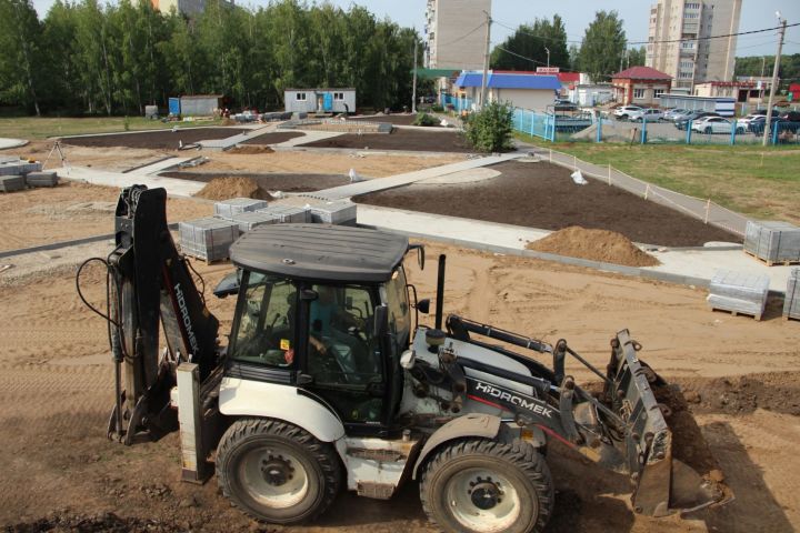 Тротуары, тренажеры, скамейки: в Заинске началось строительство первой очереди молодежного парка