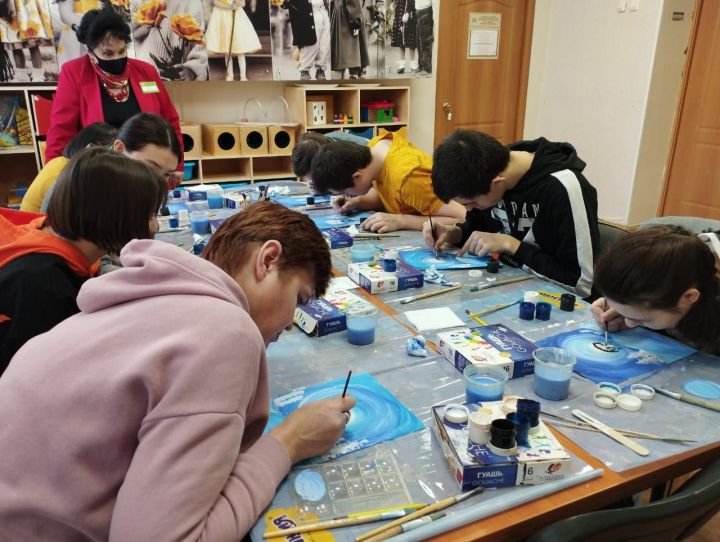 Зәйнең социаль үзәгендә уң як ярымшар рәсем сәнгате буенча мастер-класс үтте