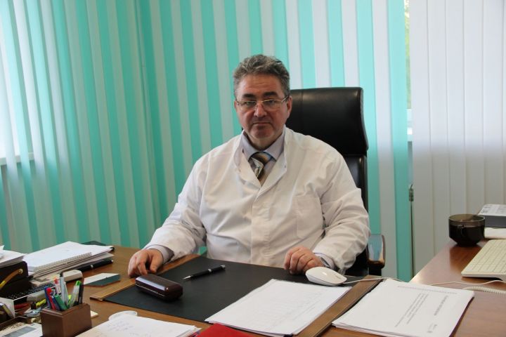 «COVID никуда не делся»: главный врач Заинской ЦРБ Айдар Фатыхов назвал количество болеющих в районе