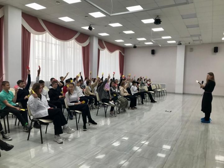 Зәйдә укучылар белән ничек җинаять корбаны булмаска дигән темага сөйләштеләр