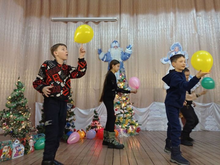 Зәй районы Дүрт-Мунча авылы мәдәният йортында Яңа ел, Раштуа бәйрәмнәрен үткәрделәр