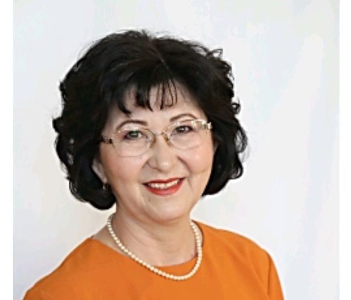 Флюза Хасанова 36 лет обучает школьников английскому языку
