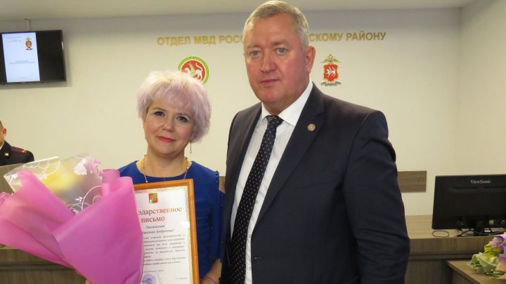 Зәй районы башлыгы эчке эшләр бүлеге хезмәткәрләрен һөнәри бәйрәмнәре белән котлады