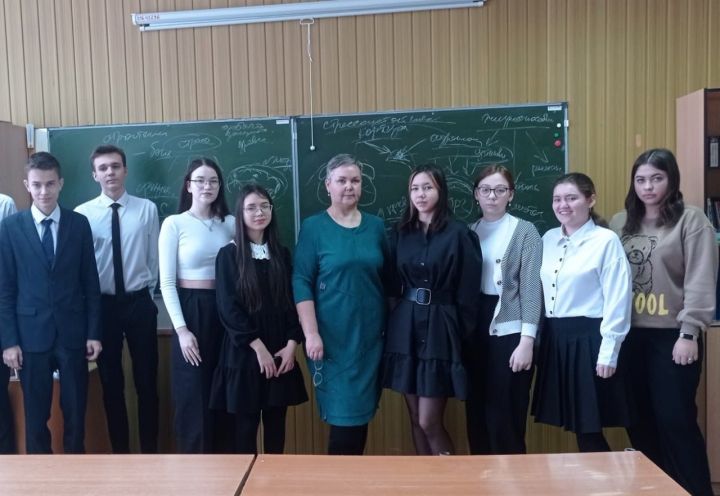 Психолог Заинской ЦРБ объяснила старшеклассникам, как отличить нормальную реакцию от нарушенной