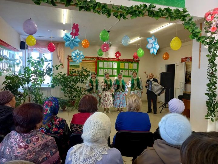 Урта Багражда уллары махсус хәрби операциядә катнашучы әниләрне хөрмәтләделәр