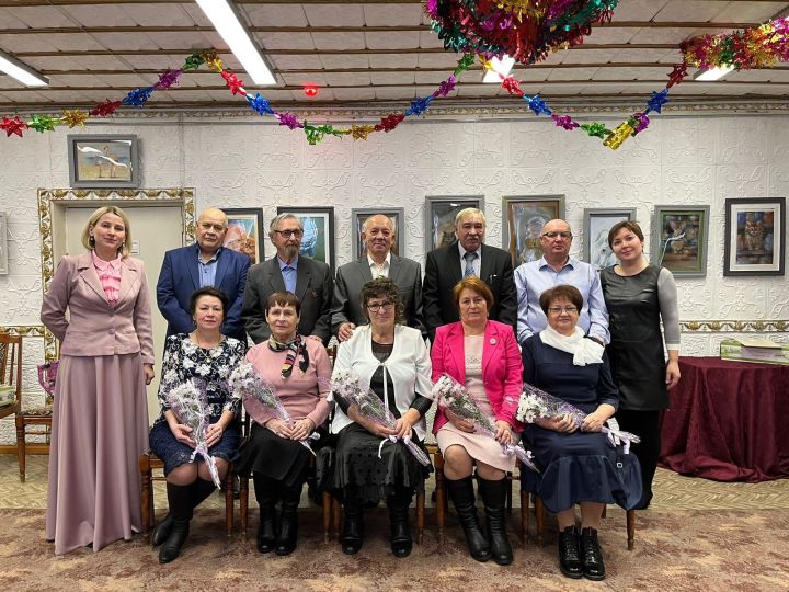 Жители Заинска в один день отметили изумрудную, золотую, сапфировую и коралловую свадьбу