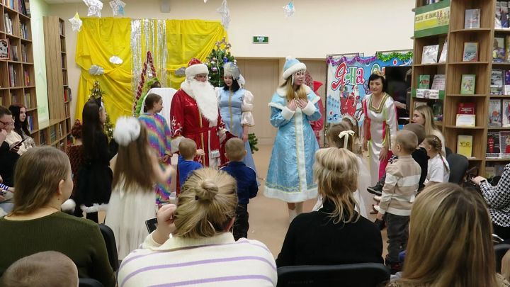 Сотрудники библиотеки устроили праздник для детей