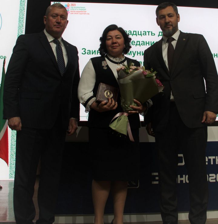 Зәйнең тырыш хезмәт куючы бер төркем мөхтәрәм затлары югары бүләкләр алды