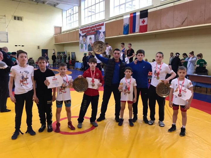 Заинские борцы стали победителями всероссийского турнира