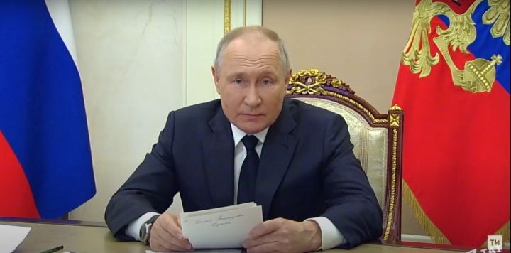 «Своим примером вы научили учеников отличать подлость от правды»: Путин открыл Год педагога и наставника