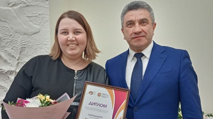 Учитель заинской школы стала победителем Всероссийского конкурса учителей родных языков