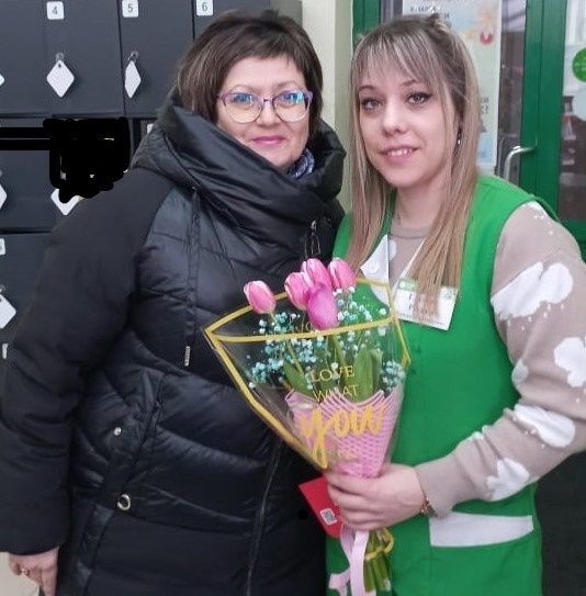 Зәй предприятиесе мобилизациягә алынган егетләрнең гаиләләрен 8 Март белән котлады