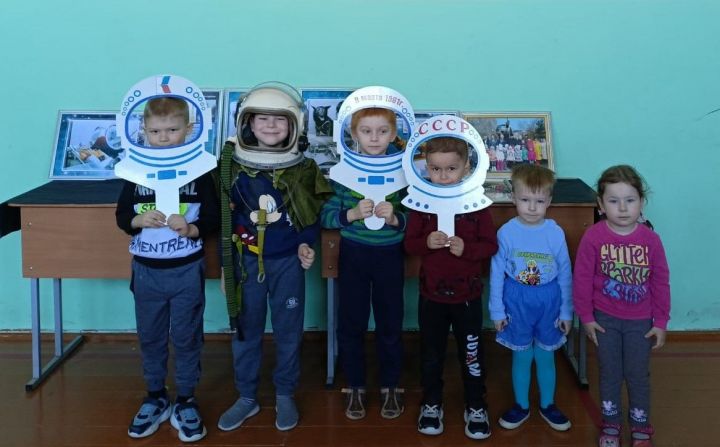 Зәй музее хезмәткәрләре Космонавтика көне уңаеннан Ал. Бистәсе мәктәбендә булдылар