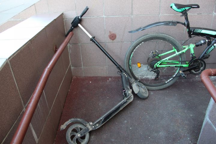 Заинский второклассник украл самокат и велосипед