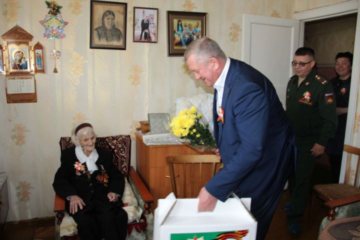 100-летняя фронтовичка собирается на парад Победы в Заинске