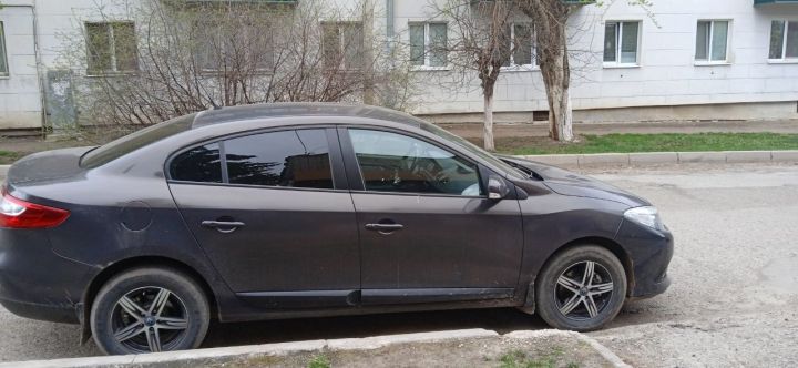 В Заинске похищают вещи из салона автомобилей