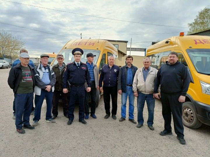 Начальник Госавтоинспекции побеседовал с водителями заинских автобусов