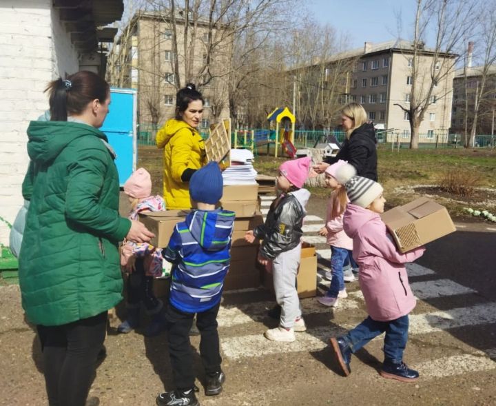 Зәйдә бер балалар бакчасы нәниләре 215 килограмм макулатура җыйган