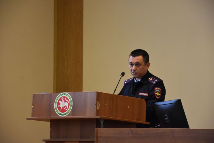 В Заинске школьник украл деньги у учительницы