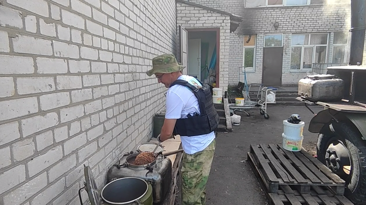 Волонтеры из Набережных Челнов приготовили миллион порций каши в Лисичанске