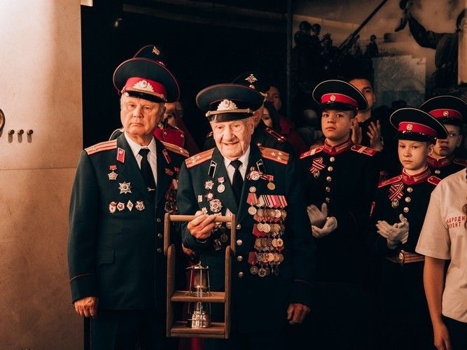 В Казани передали частичку «Огня памяти» ветерану ВОВ