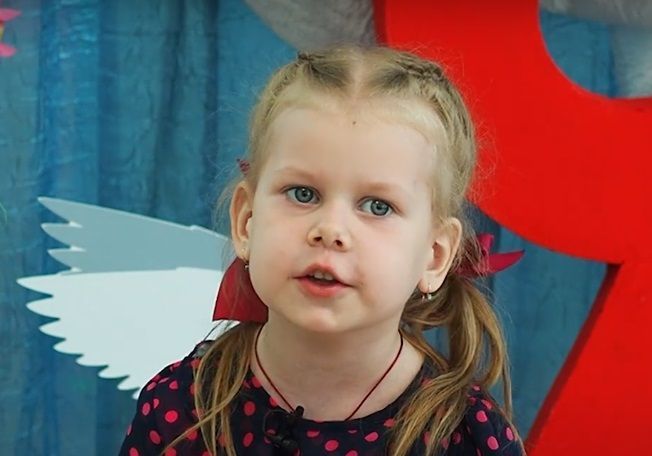 Победительница муниципального конкурса юных чтецов «Звонкое эхо Победы» Ксения Бокарева