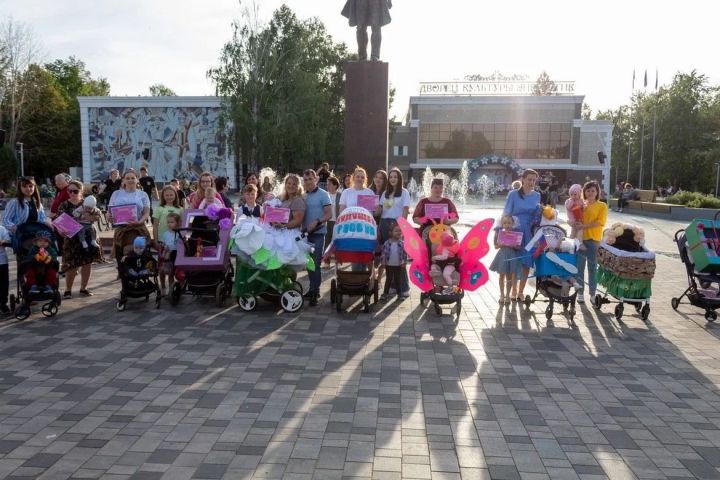 В Заинске состоялись забеги ползунков, гонки на самокатах и конкурс на самую необычную коляску