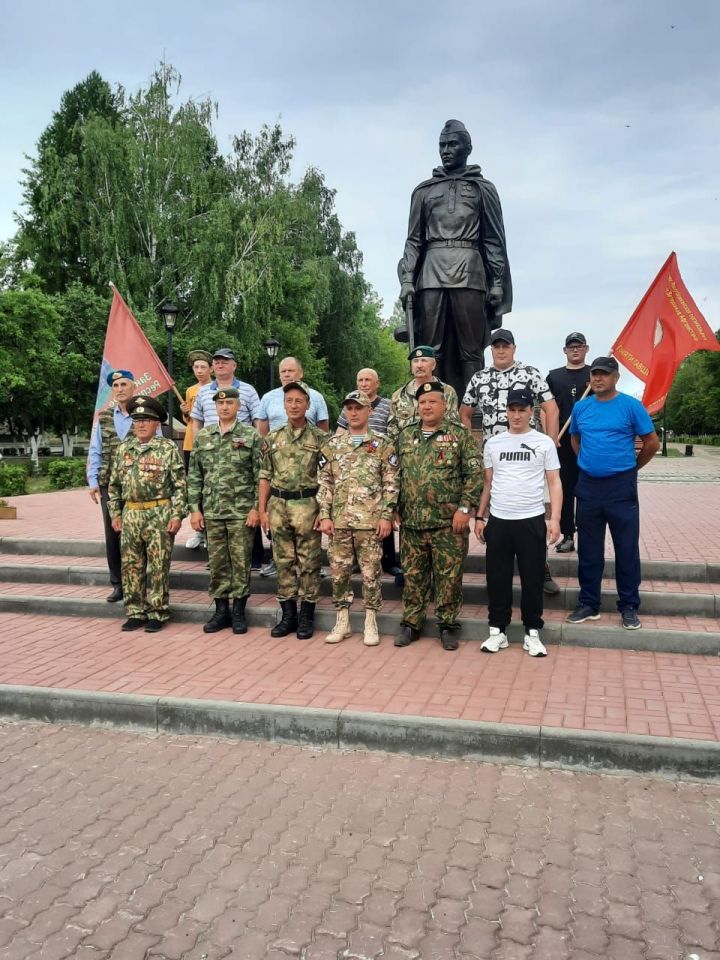 В Заинске ветераны боевых действий собрались у памятника Воину-Освободителю