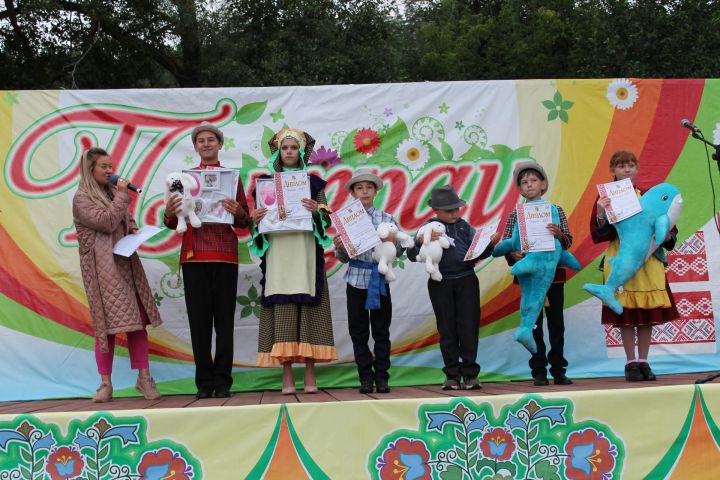 На празднике Петров день в Заинском районе дети исполнили кряшенские песни