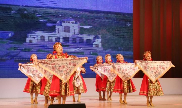 Ансамбль «Заиночки» произвел фурор в Баку на конкурсе по фольклорному танцу
