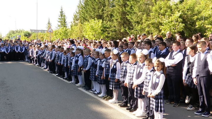 Для школьников прозвенел звонок на уроки
