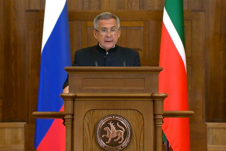 Минниханов поручил максимально упростить получение услуг для населения