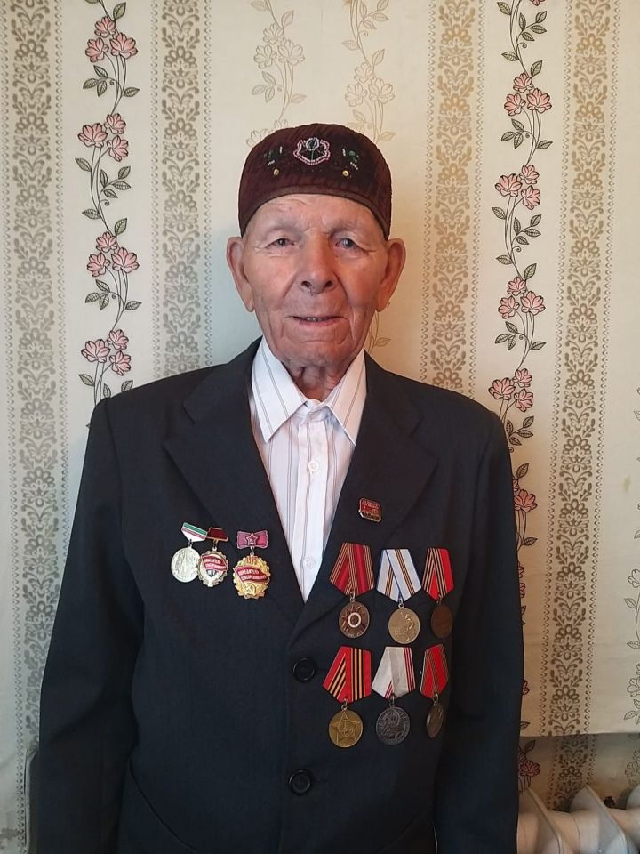 «Люблю рыбачить»: 95-летний ветеран рассказал о своей жизни в Заинском районе