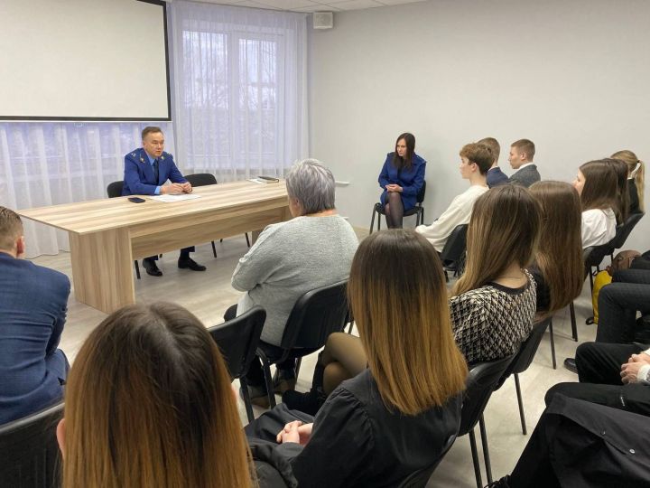 Зәй укучылары шәһәр прокуратурасында булды