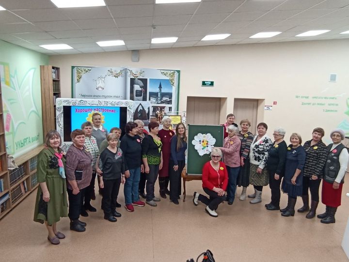 Зәй үзәк китапханәсендә өлкәннәр белән сәламәтлек һәм гаилә кыйммәтләре турында сөйләштеләр