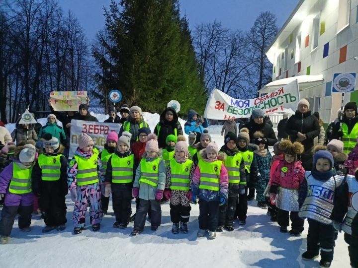 В Заинске родители привлекли внимание к детской дорожной безопасности