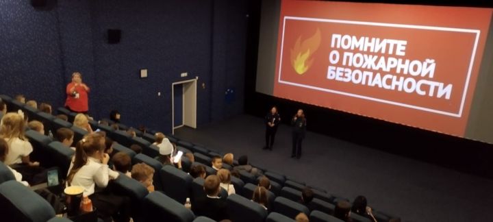 Как вести себя при пожаре, рассказали школьникам в преддверии осенних каникул