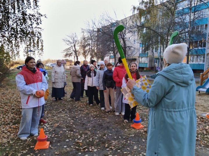 В Заинске социальные работники организовали спортивный праздник «Семейная эстафета»