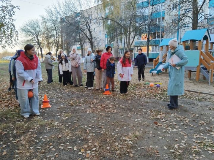 В Заинске социальные работники организовали спортивный праздник «Семейная эстафета»