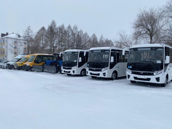 Заинский район получил 14 единиц нового транспорта