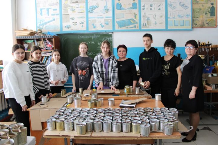 Балалардан хәрбиләргә җылылык: Түбән Биш мәктәбе укучылары окоп шәмнәре ясый
