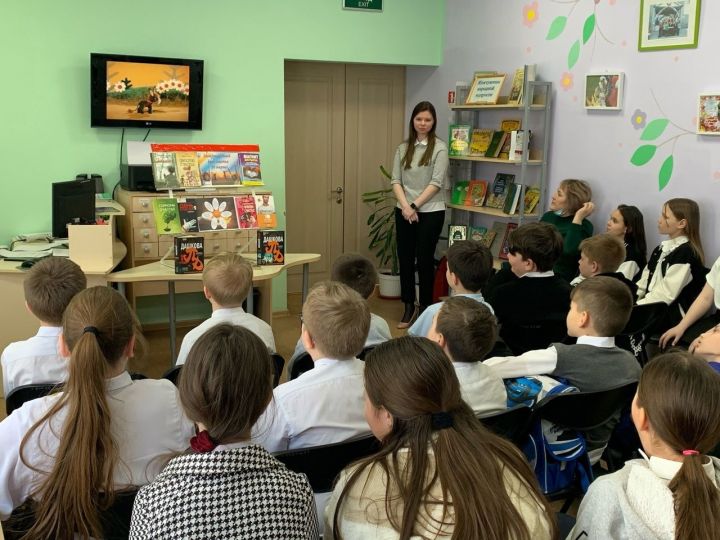 Китапханәдә балалар бәхет көне турында сөйләштеләр