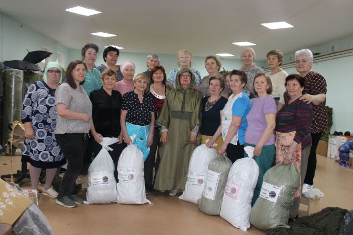 Зәй волонтерлары  плащ дождевик-пончо һәм тепловизорга каршы япма-юрганнар тегәләр