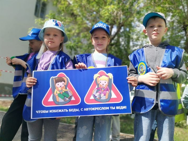 Заинским водителям напомнили правила перевозки детей
