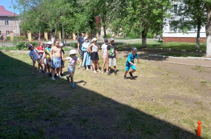 Зәйнең мәктәп яны лагерена йөрүче балалар өчен кызыклы уен ачу чарасы оештырылды